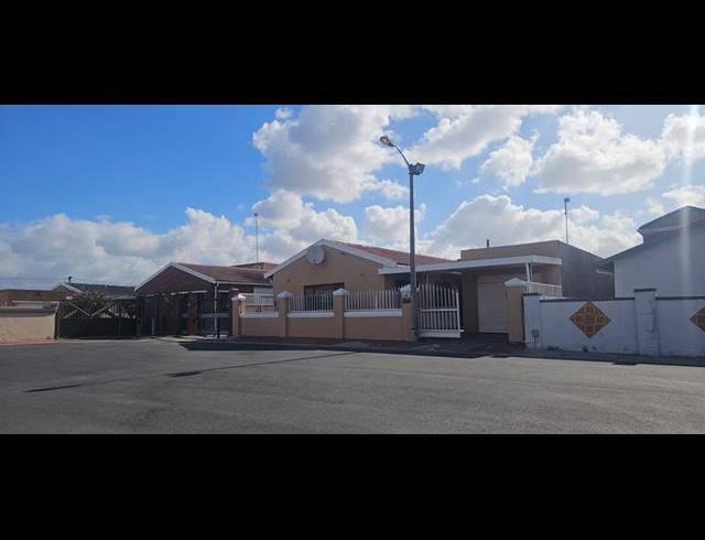 2 BEDROOM HOUSE FOR SALE IN GUGULETU